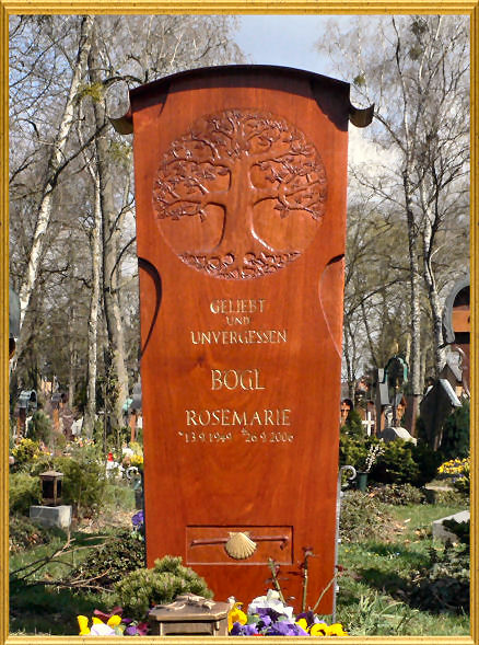 GRABMAL MIT Hl.MARIA EICHE Waldfriedhof Muenchen und Friedhof Koeln, aus Oberammergau weltweit gelieferte Grabdenkmale und Grabzeichen, Kreuze und Stelen, ob Holzkreuz in viele Variationen. Die Kirche stellt die Grabstaette, damit wir die Erinnerung an die Verstorbenen, Toten in Wuerde erhalten.