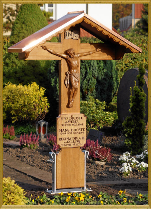 Grabmal mit Corpus als Relief