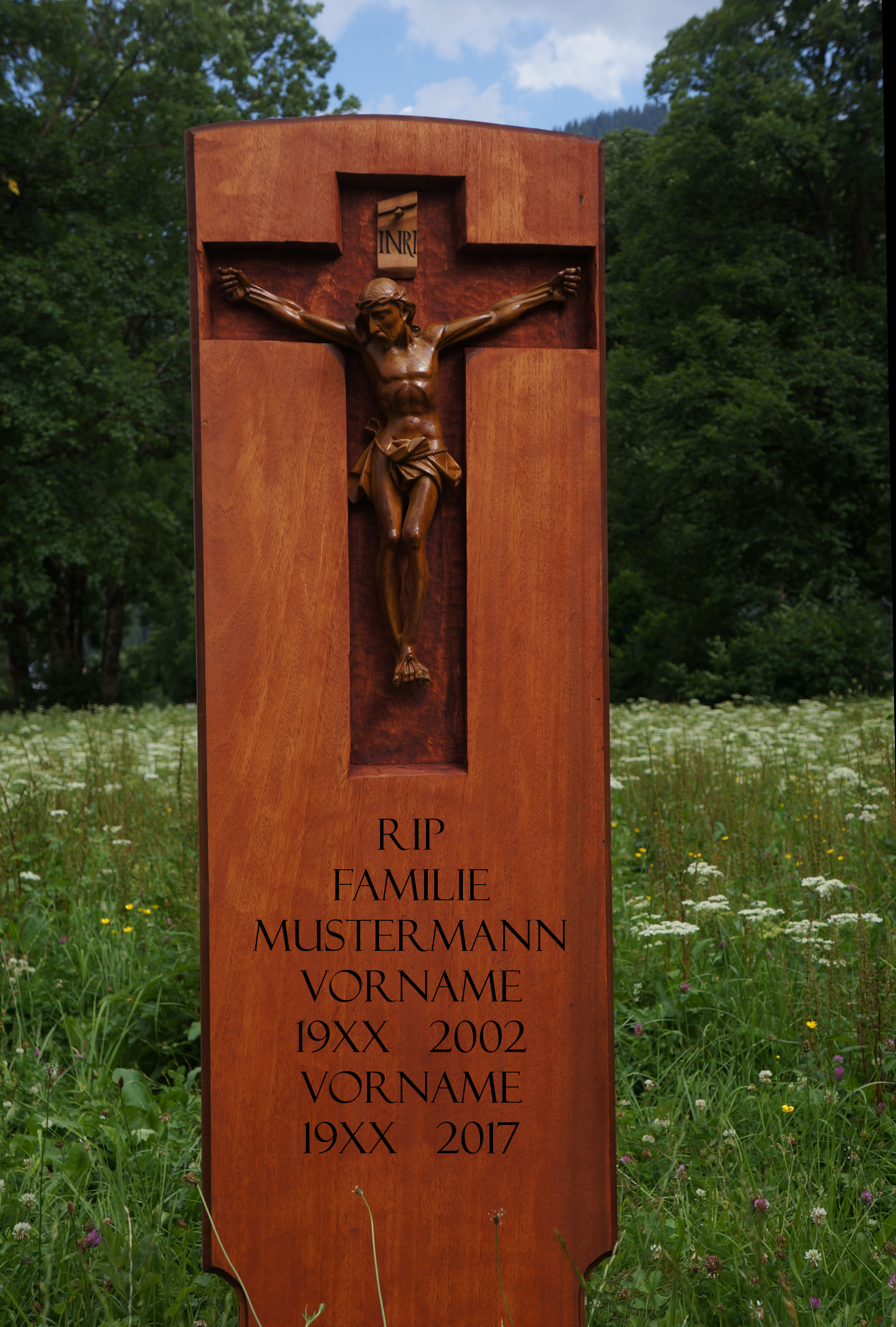 Grabmal mit Corpus als Relief